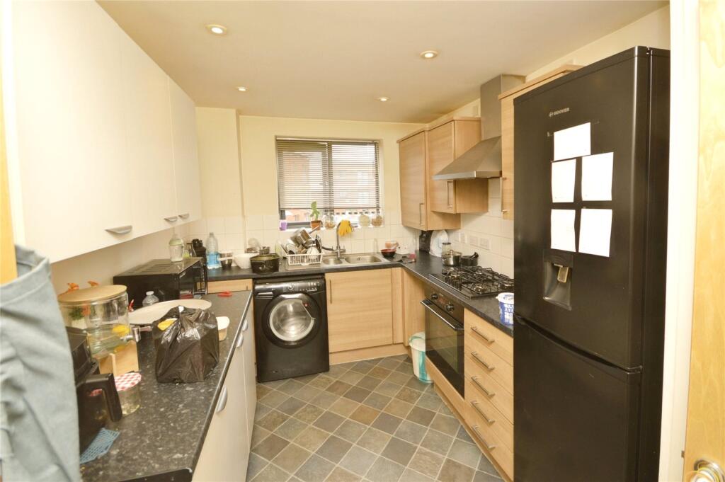 Apartment in Wolverhampton, West Midlands - View 5