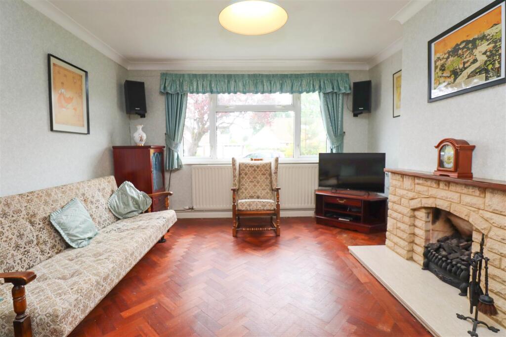 Chesilton Crescent, Church Crookham, Fleet - View 3