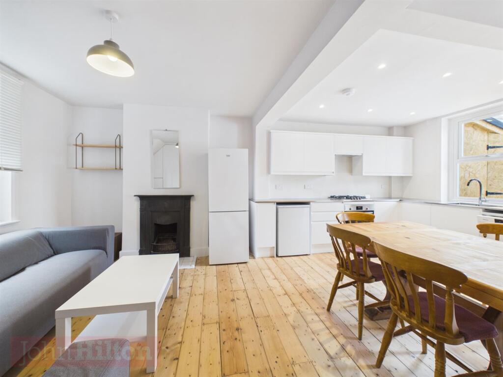 House in Brighton, Round Hill - View 3