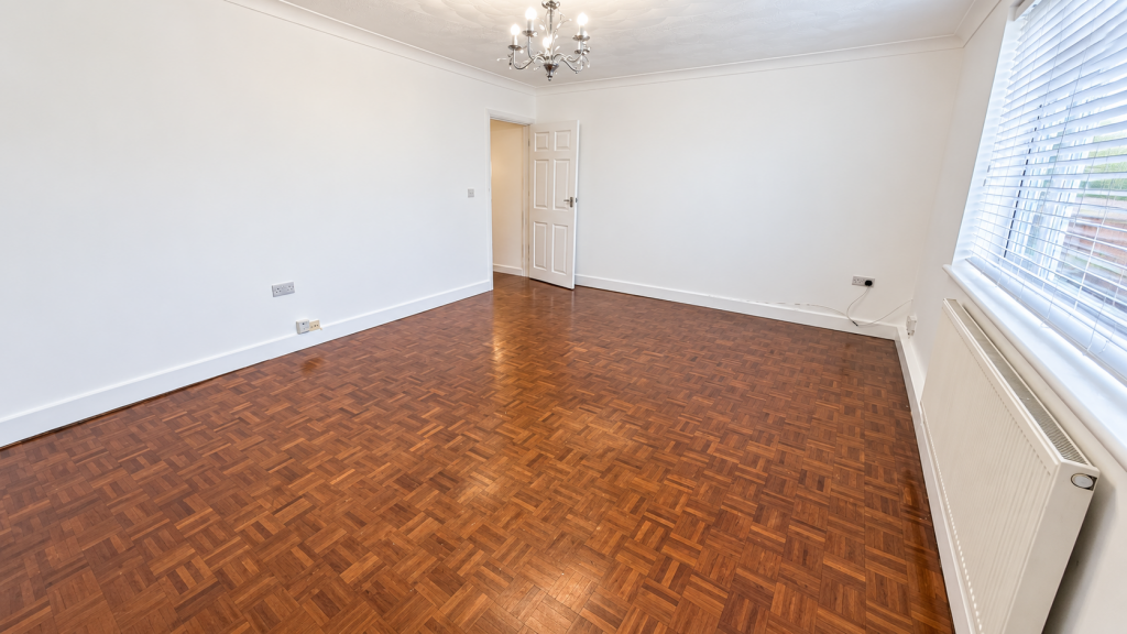 Apartment in Romford - View 5