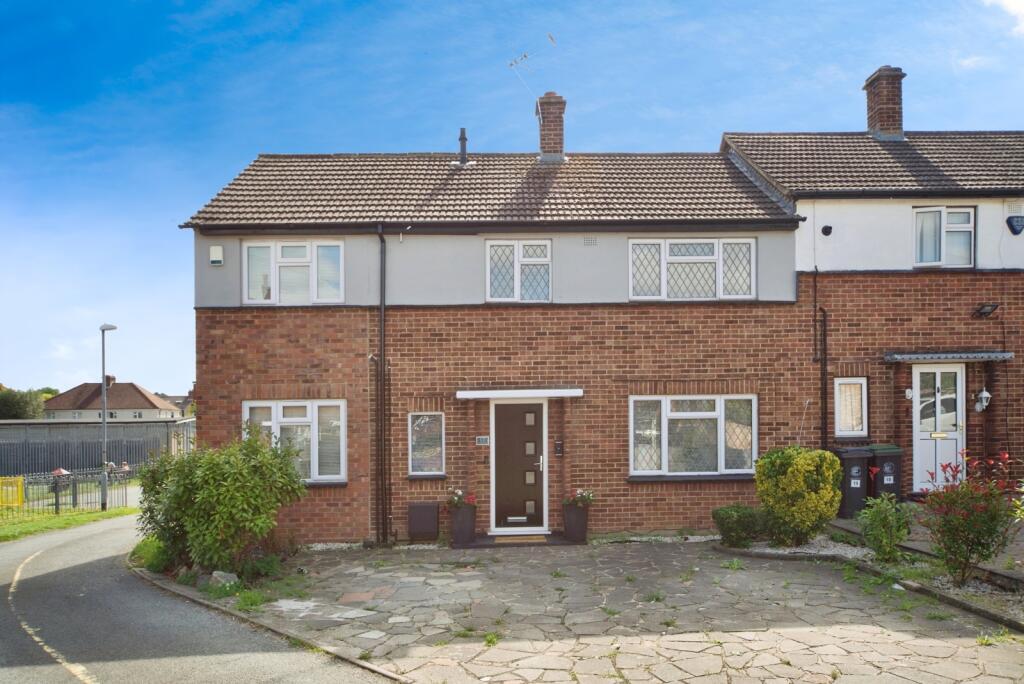 4-bed semi-detached on Poplar Shaw, WALTHAM ABBEY, Essex, EN9, £500,000