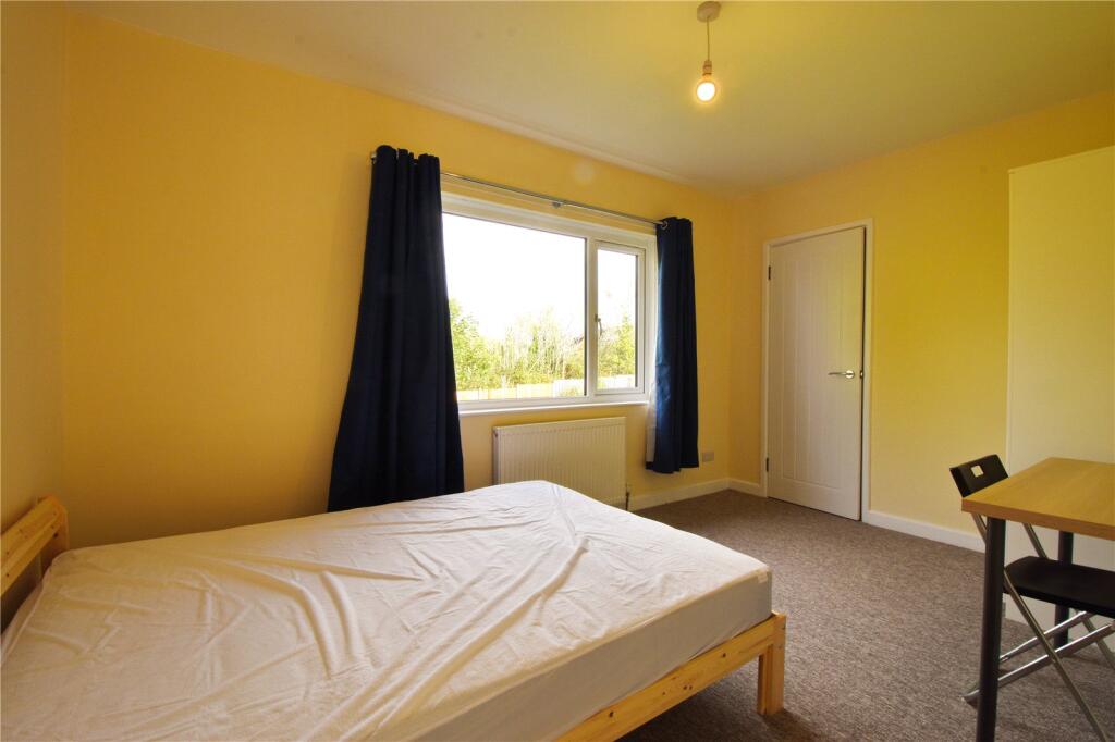 4 bedroom semi-detached house for rent