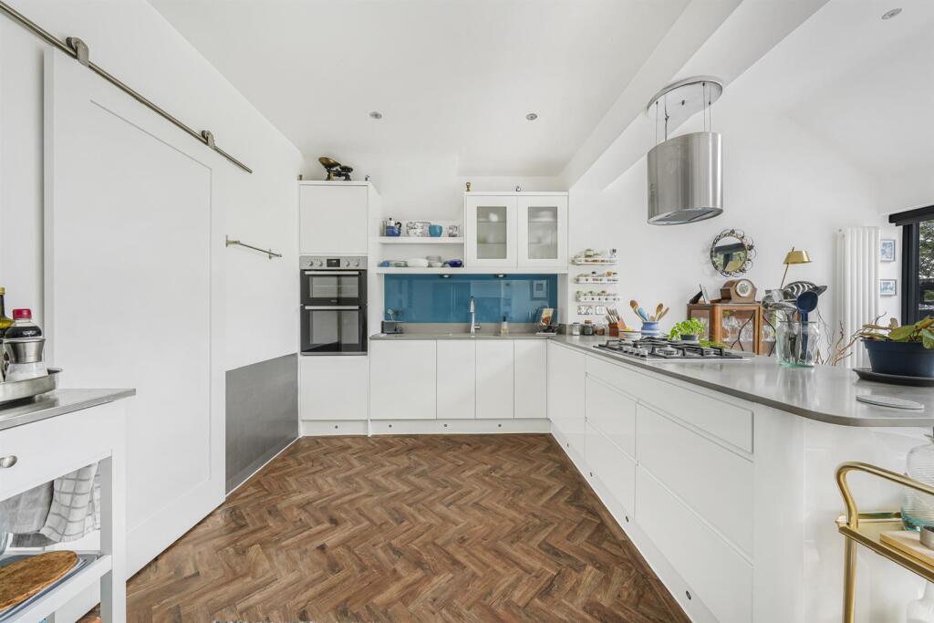 Balgonie Road, North Chingford, E4 - View 5