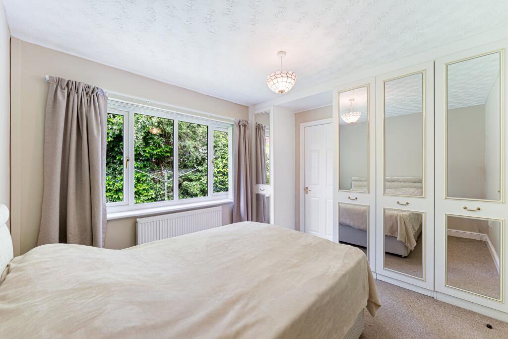 Briarlands Close, Bramhall, SK7 photo 4
