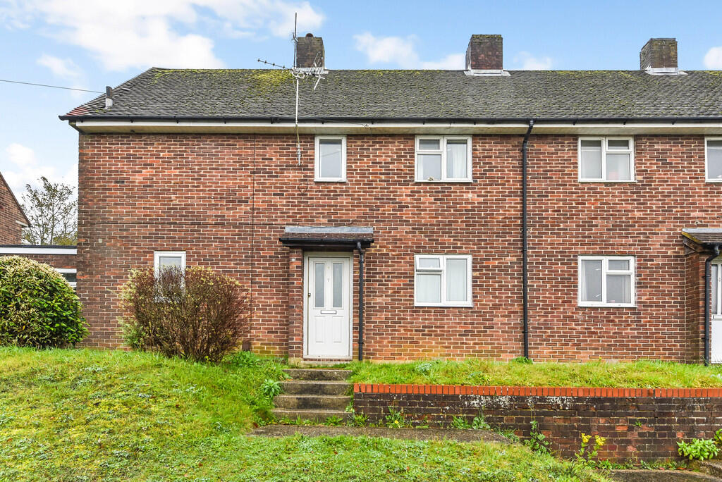 1-bed semi-detached on Minden Way, Stanmore, £620/mo