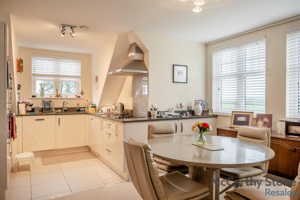 Orchard Gate, Banbury Road, Stratford-Upon-Avon, CV37 7HT photo 4