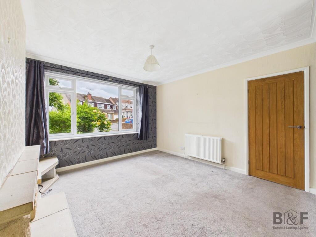 Sutherland Avenue, Downend, Bristol photo 4