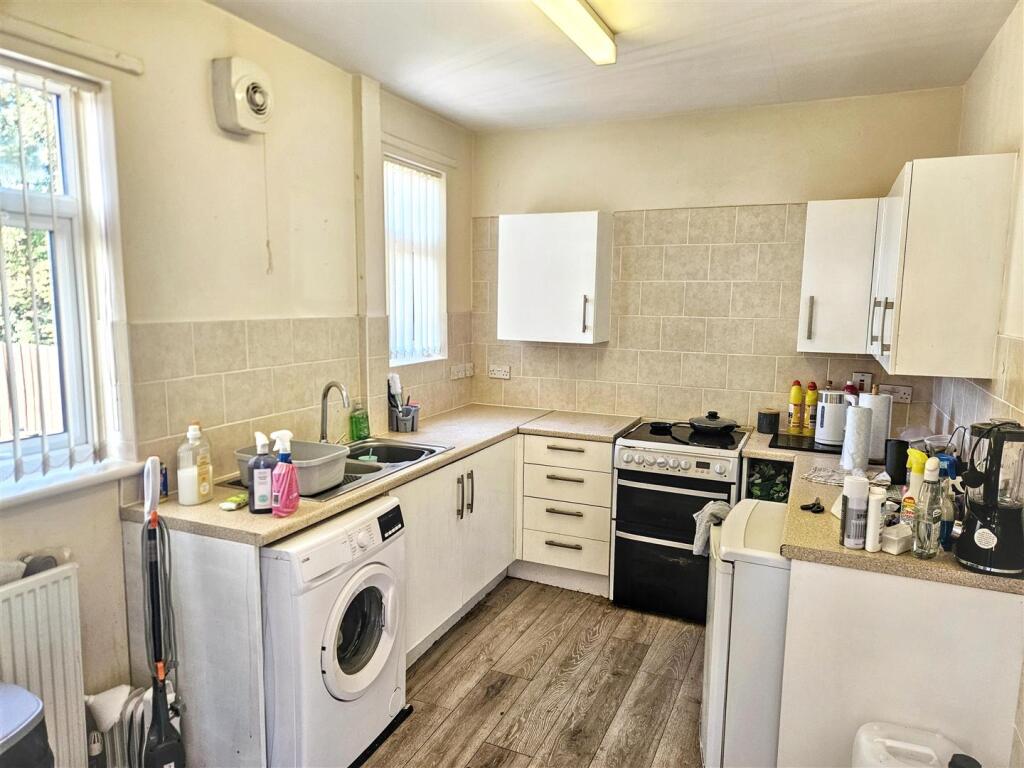 House in Wakefield, Lupset - View 2