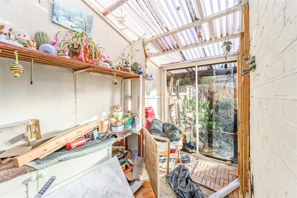 Montpelier Gardens, London - More