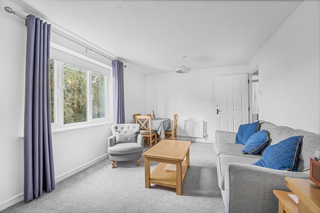 Apartment in Runnymede, Pooley Green - View 3