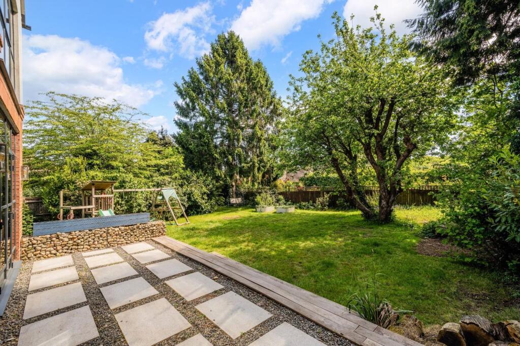 Chapel Road, Tadworth, KT20 - More