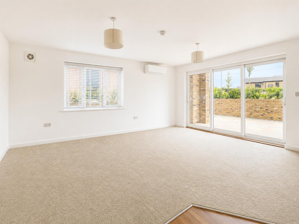 Apartment in Canterbury - View 3