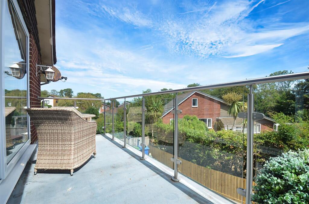 House in Seaview, Nettlestone and Seaview - View 5