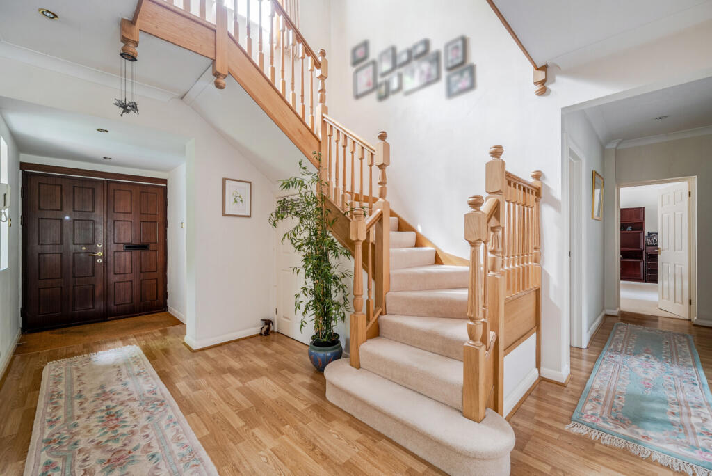 House in Elmbridge, Surrey - More