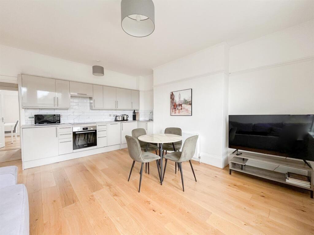 Apartment in Tonbridge - View 3