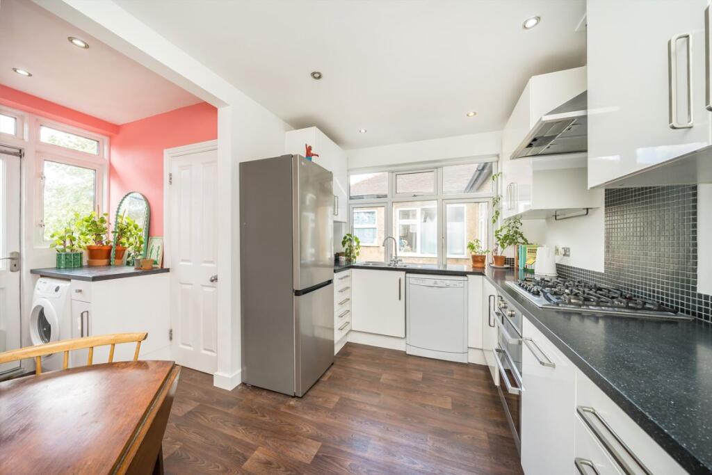 Apartment in London - View 5
