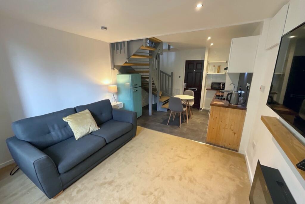 Apartment in Sheffield, South Yorkshire - More