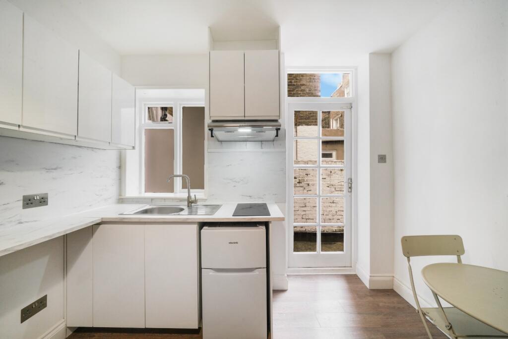 Apartment in London - View 5