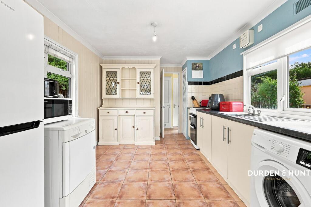 House in Rochford, Hullbridge - View 5