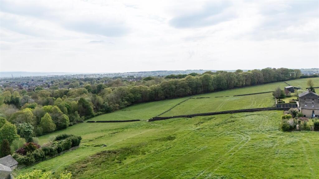 Heathleigh, 162 Whitehill Road, Illingworth, HX2 9UH photo 2