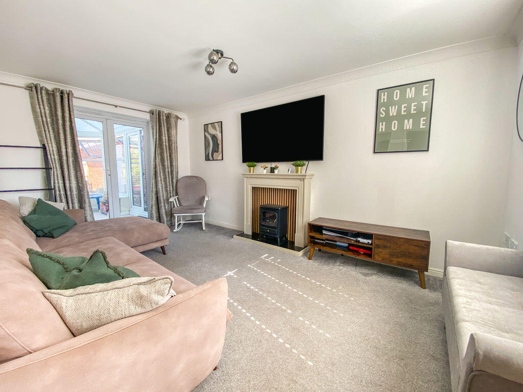 Fallow Crescent, Botleigh Lakeside, Hedge End, SO30 photo 3
