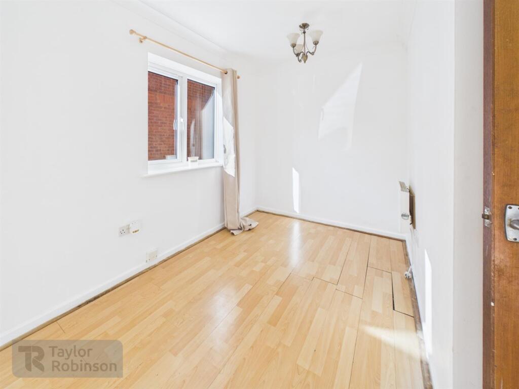 Apartment in Redhill - View 4