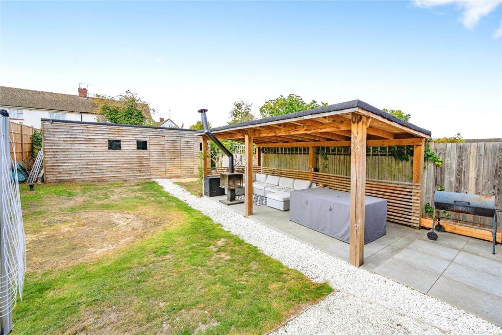 House in Dunstable, Central Bedfordshire - View 2