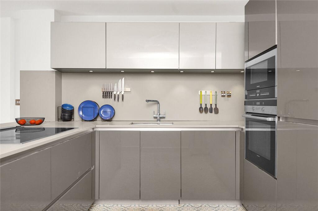 Main image of property: East Road, N1