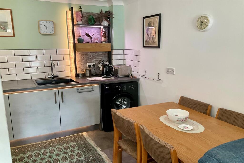Apartment in Canterbury - More