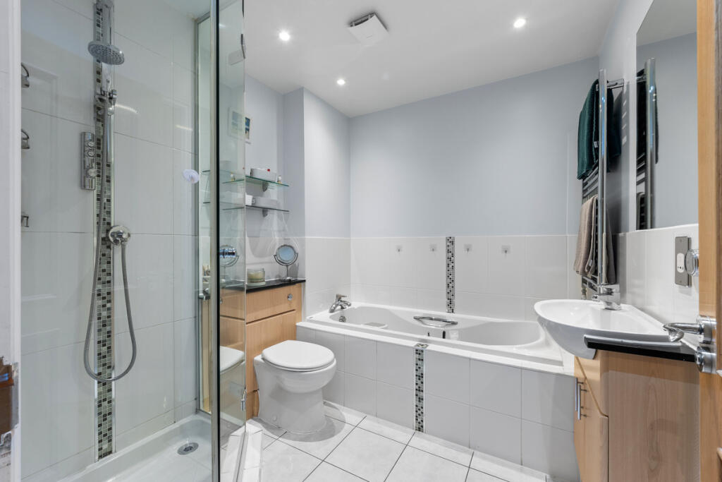 House in Tandridge, Warlingham - More