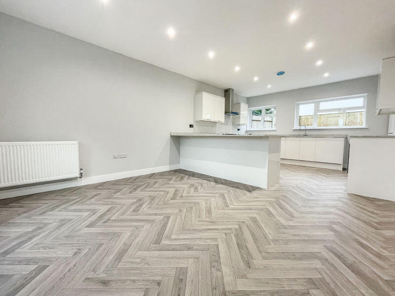 Peewit Hill, Bursledon, SO31 photo 3