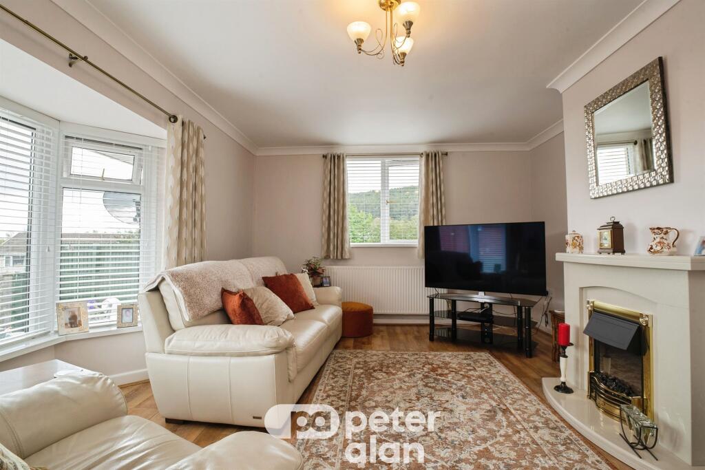 House in Newport - View 4