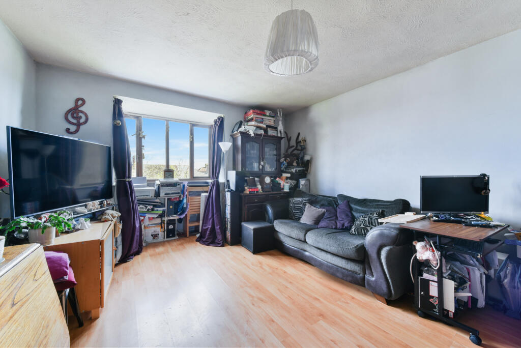 Birchwood Close, Morden, SM4 photo 2