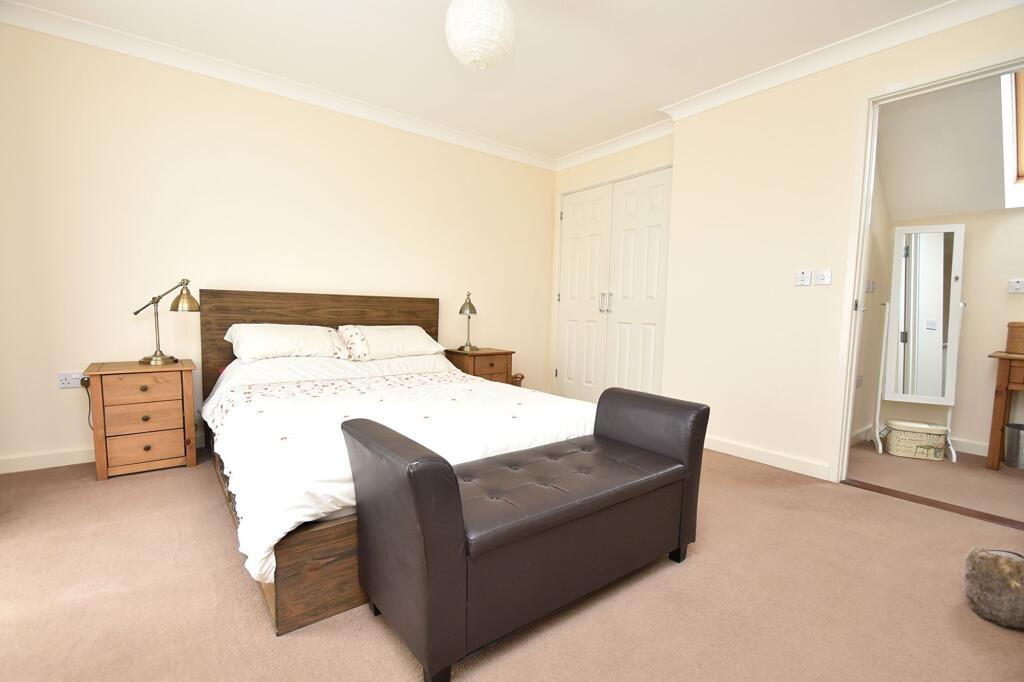 House in Huntingdonshire, Loves Farm, St Neots - More