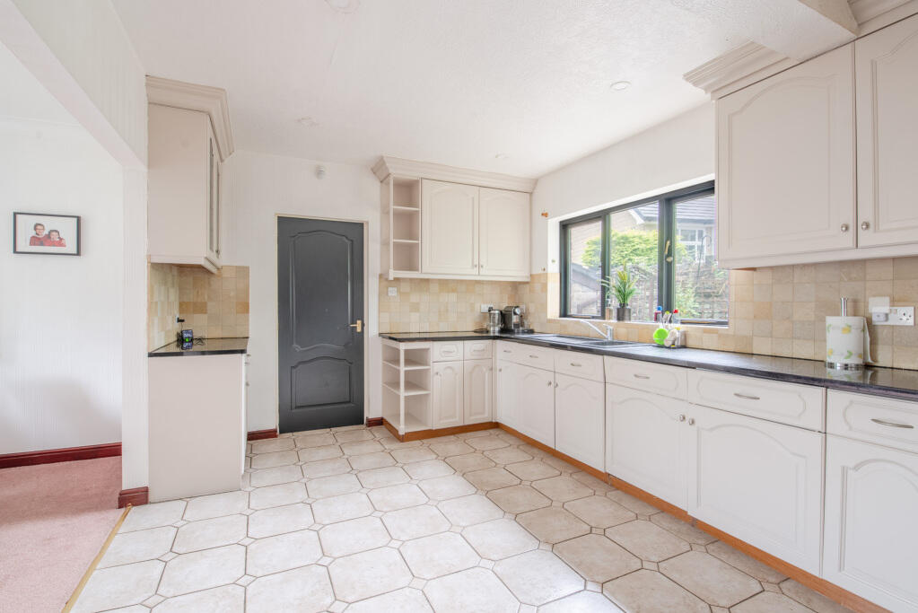 House in Bradford, Bingley - View 5