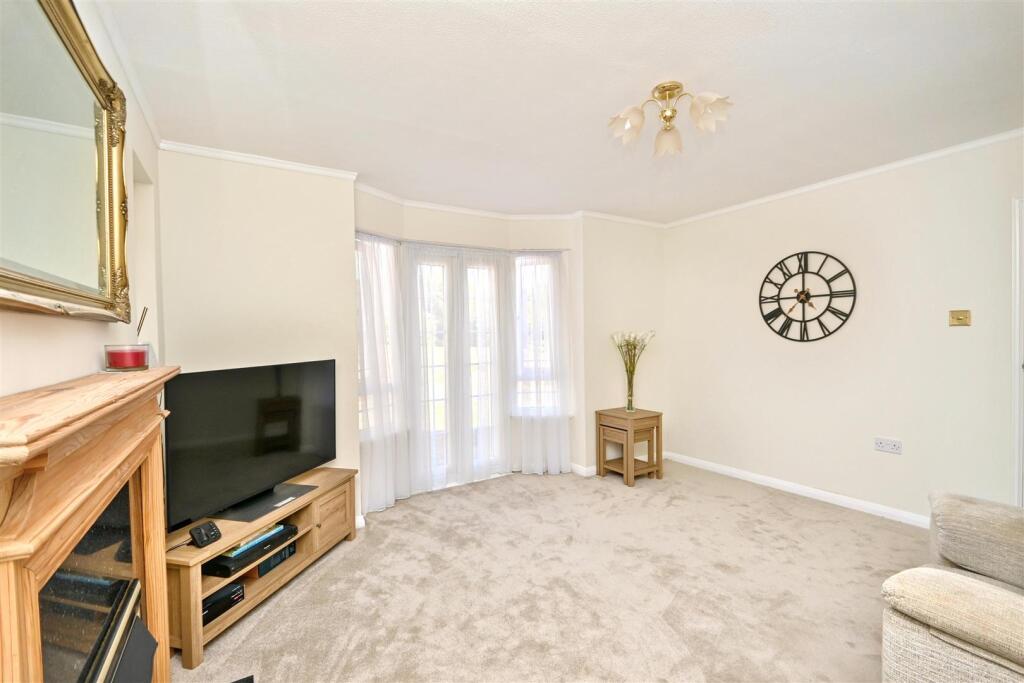 Apartment in Eastbourne, East Sussex - View 5