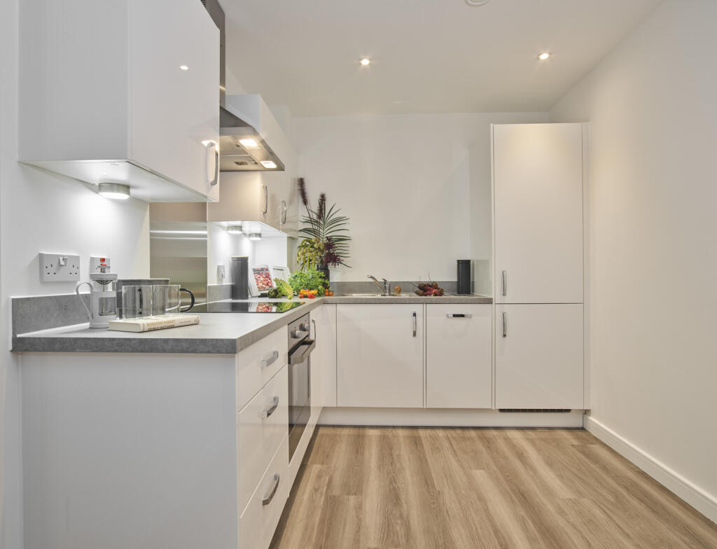 Apartment in Slough - View 5
