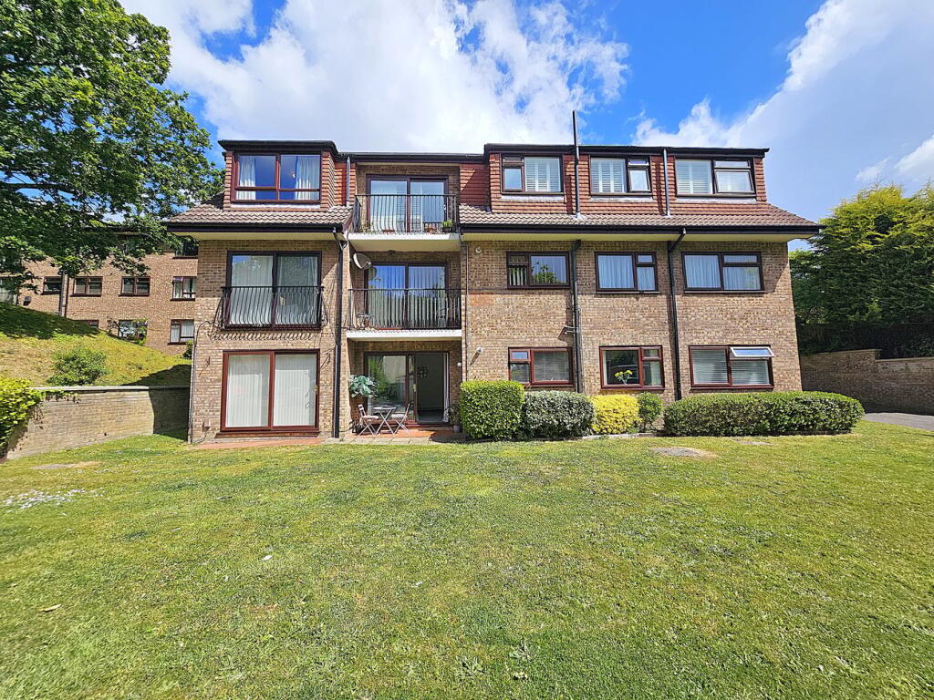 2-bed flat on 72 Felton Road, Lower Parkstone, Poole, BH14, £250,000