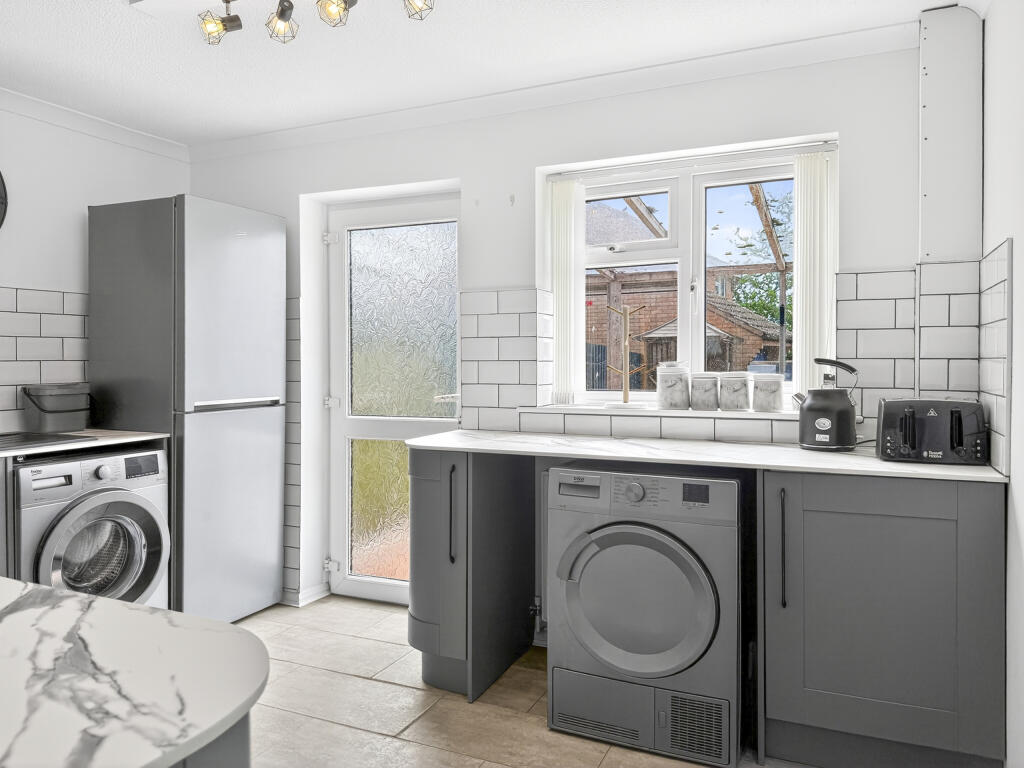 Head Weir Road, Cullompton, Devon, EX15 1NN photo 4