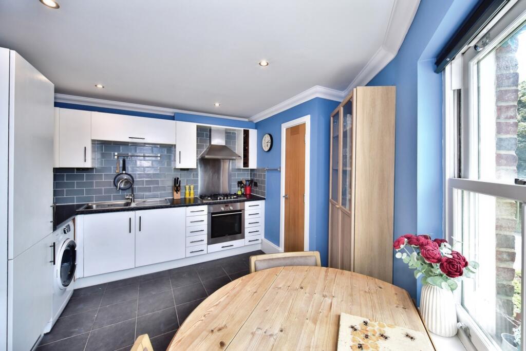 Bailies Court, Ashford Road, Harrietsham, Maidstone, ME17 - View 3