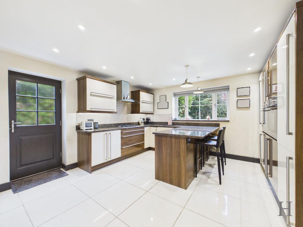 South Bank Close, Alderley Edge, SK9 photo 2