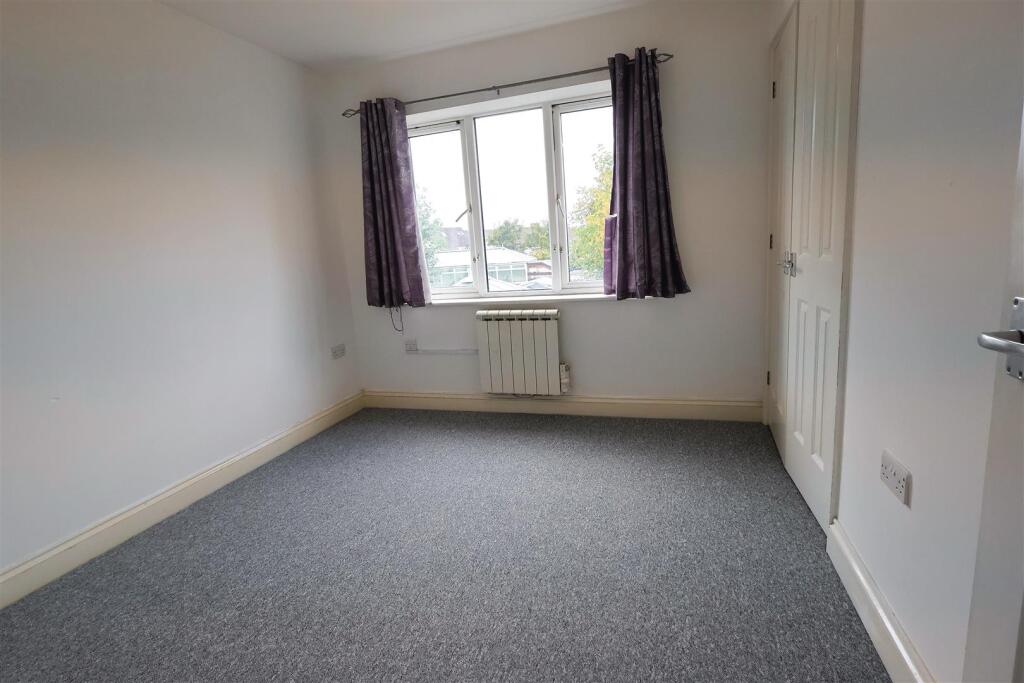 Apartment in Rochester - View 5
