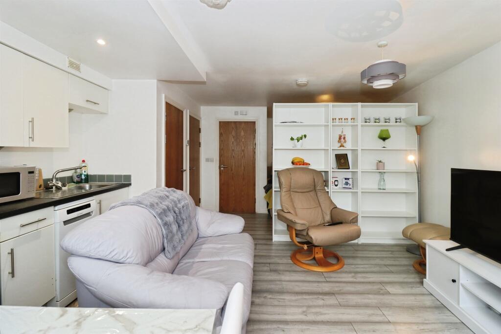 Main image of property: 1 Grantham Apartments