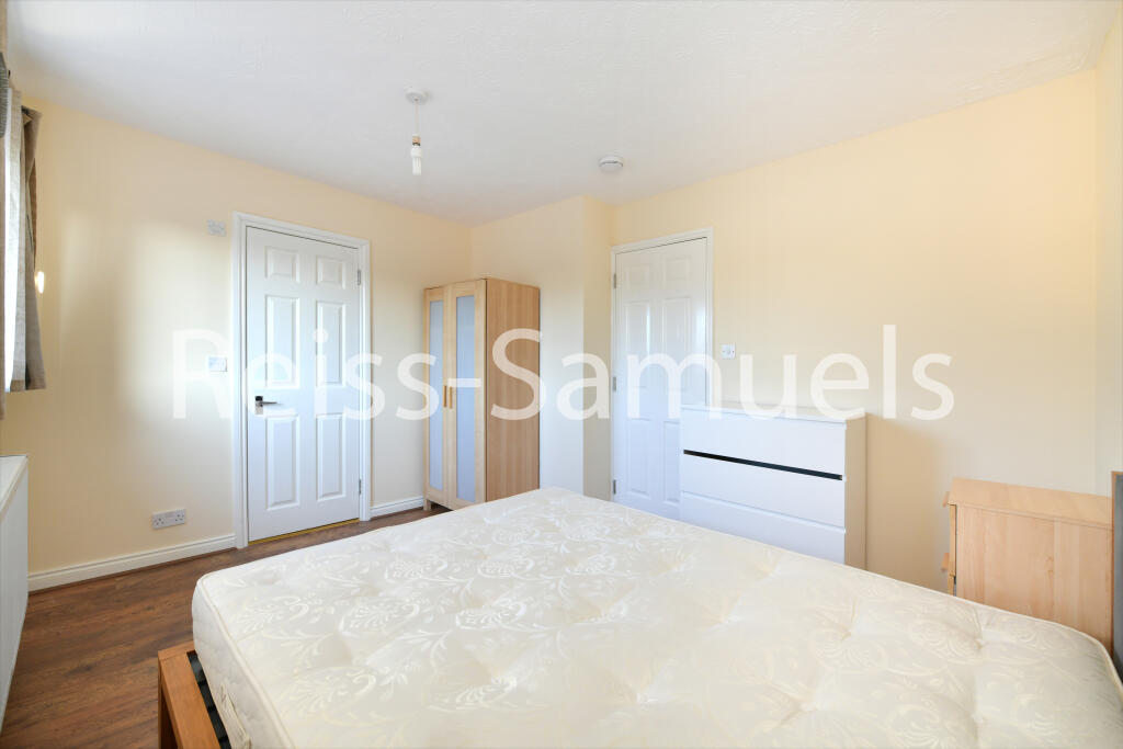 5 bedroom town house for rent