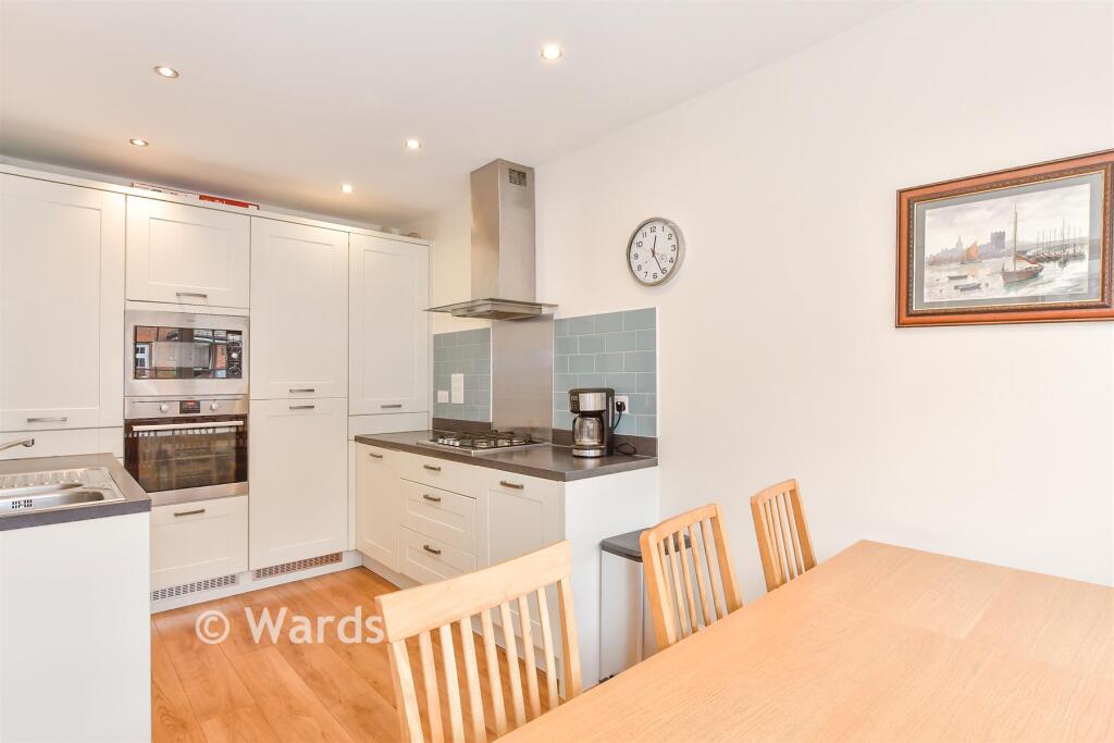 Albion Drive, Larkfield, Aylesford, Kent photo 2