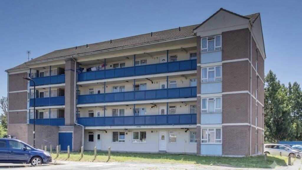Apartment in Southall - View 4