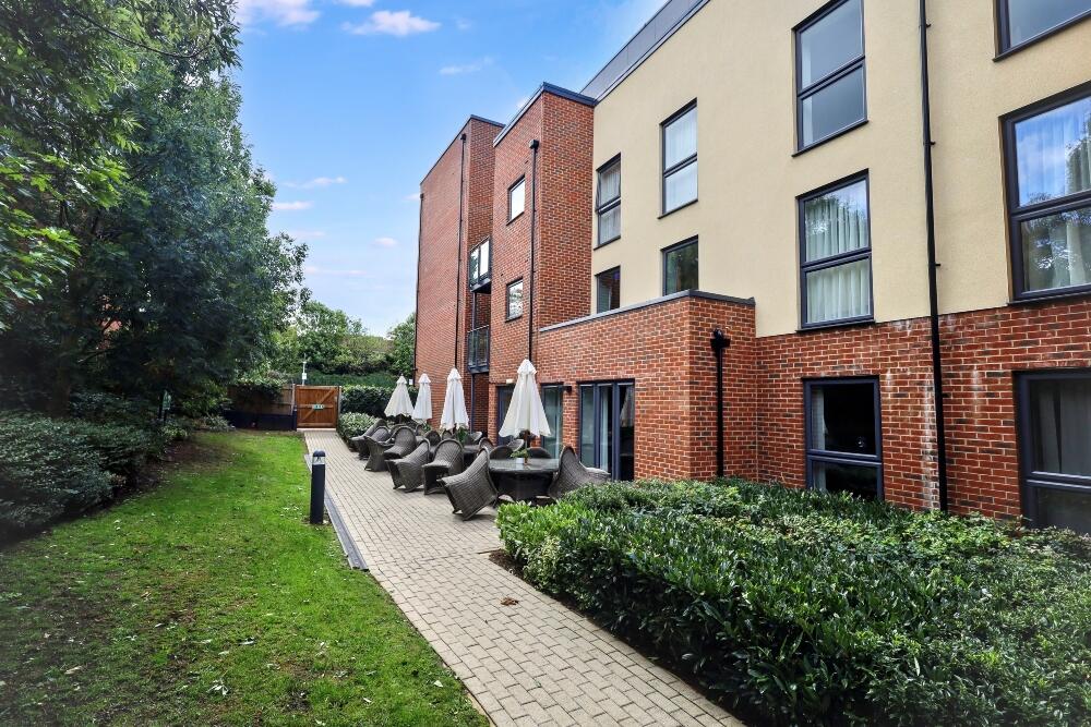 Apartment in Epping Forest, Waltham Abbey - View 2