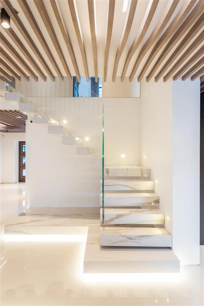 House in Kingston upon Thames - More