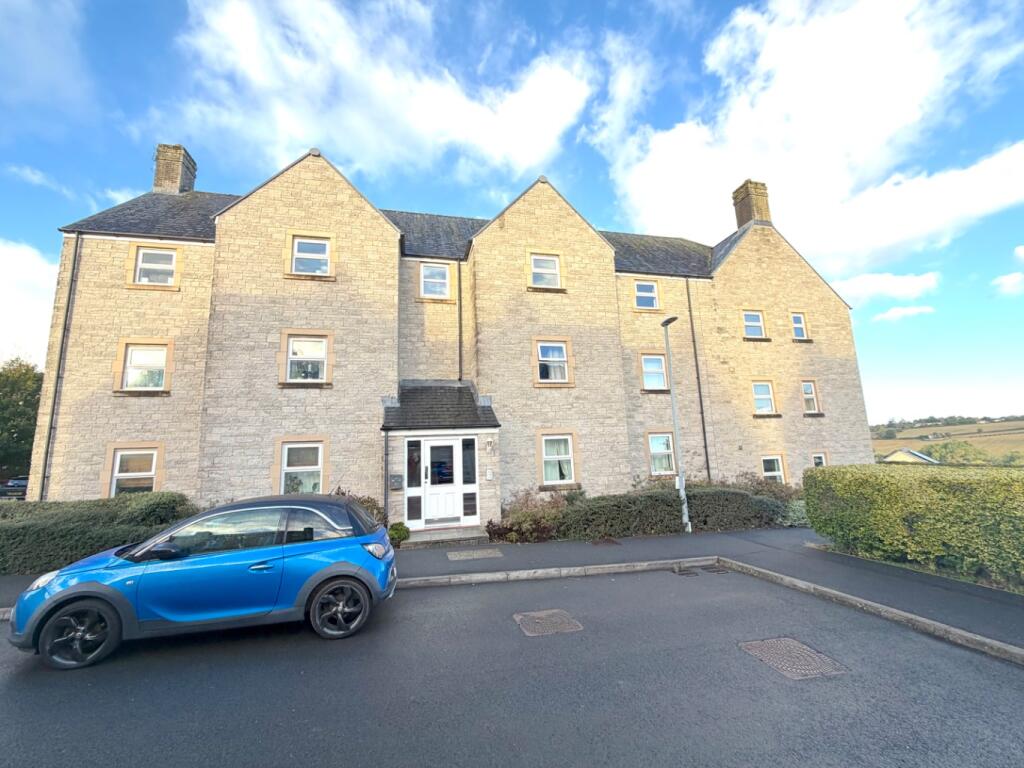 2-bed flat on Clifford Drive, Paulton, Bristol, £175,000