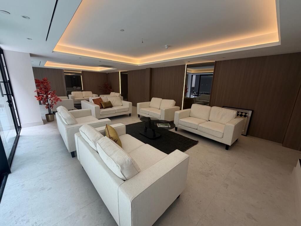 Apartment in Leeds, Arena Quarter, Woodhouse - View 4